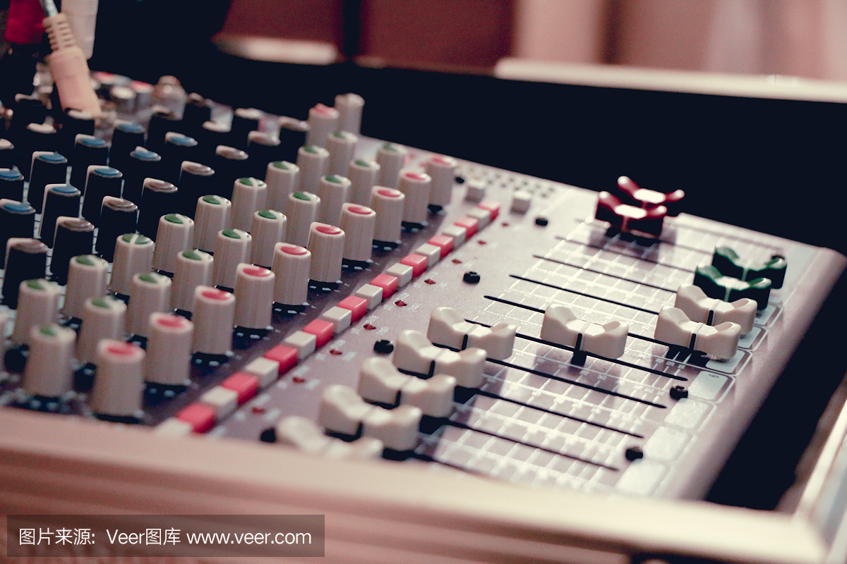 混合機(jī)為背景