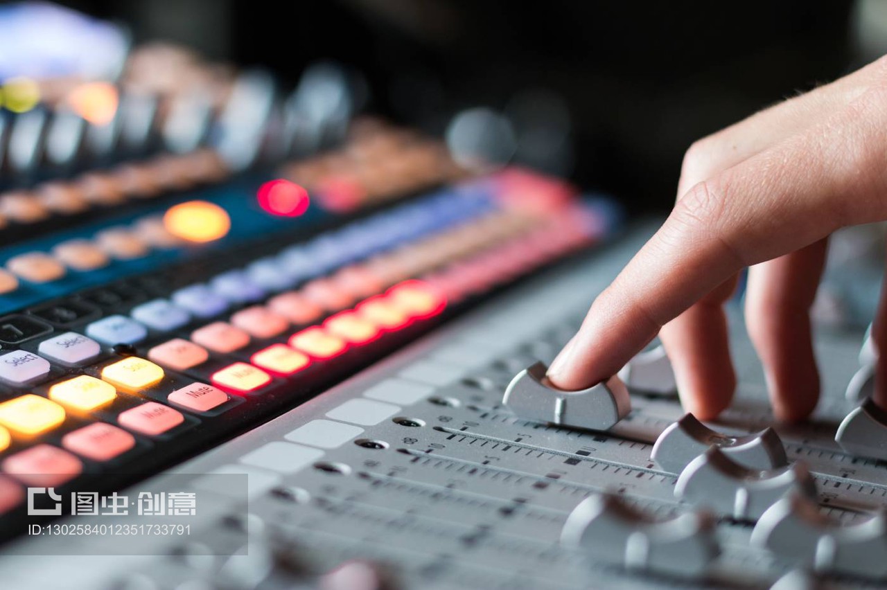 錄音室調(diào)音臺:專業(yè)音樂制作